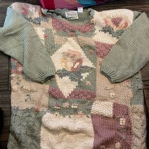 Shenanigans women’s sweater size medium.  Tags states knitted by hand.